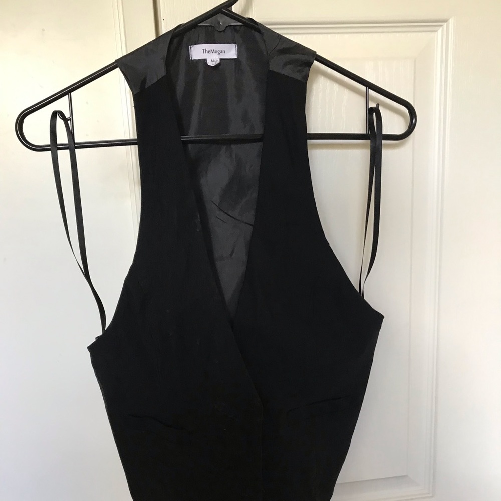 Women’s Medium Black Vest fitted